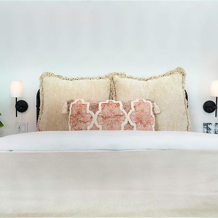Hidden Cottage Mins To Main St And Sleeps 4 Фредериксберг Экстерьер фото