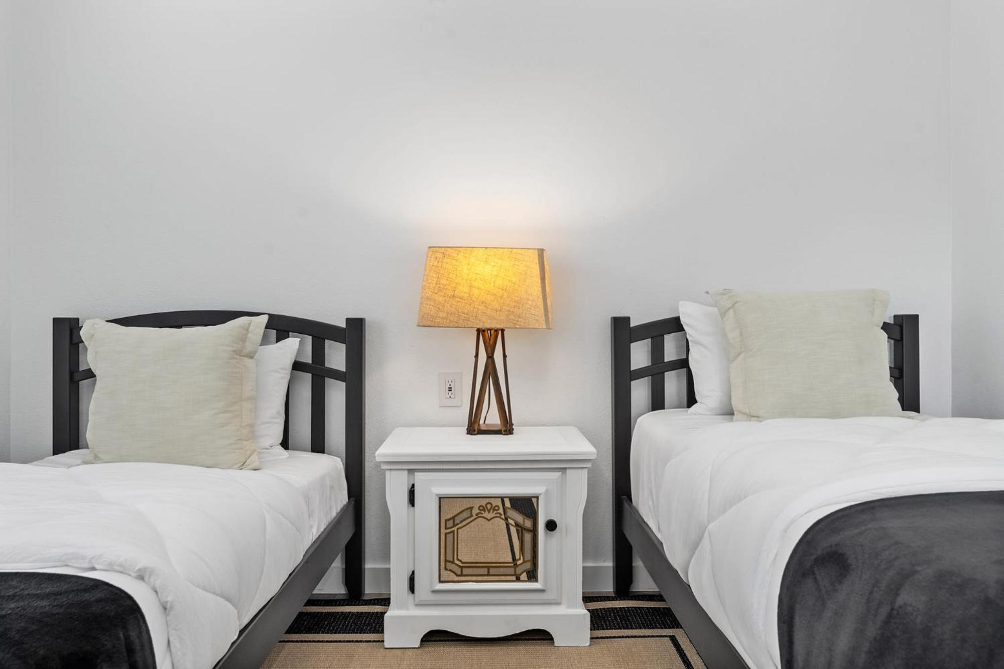 Hidden Cottage Mins To Main St And Sleeps 4 Фредериксберг Экстерьер фото