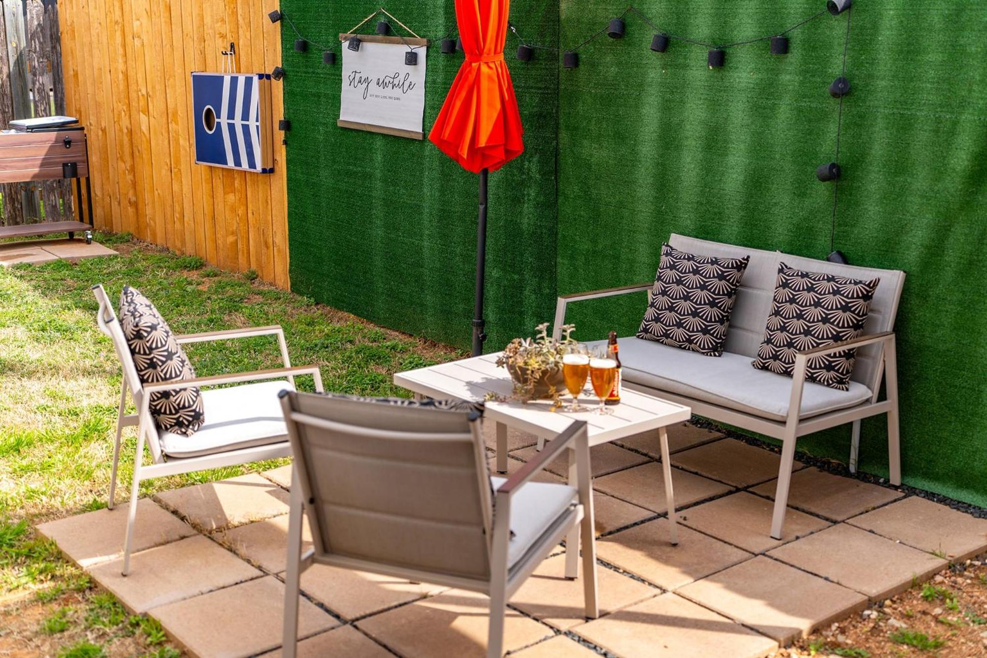 Hidden Cottage Mins To Main St And Sleeps 4 Фредериксберг Экстерьер фото