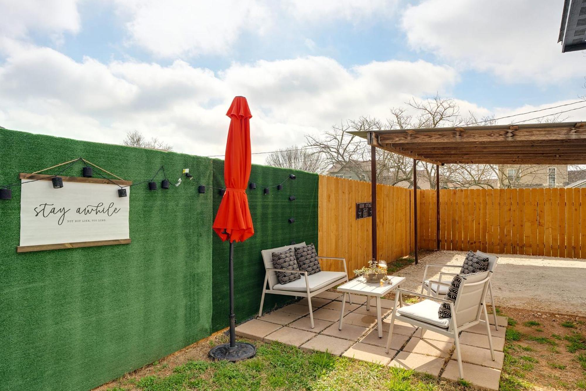 Hidden Cottage Mins To Main St And Sleeps 4 Фредериксберг Экстерьер фото
